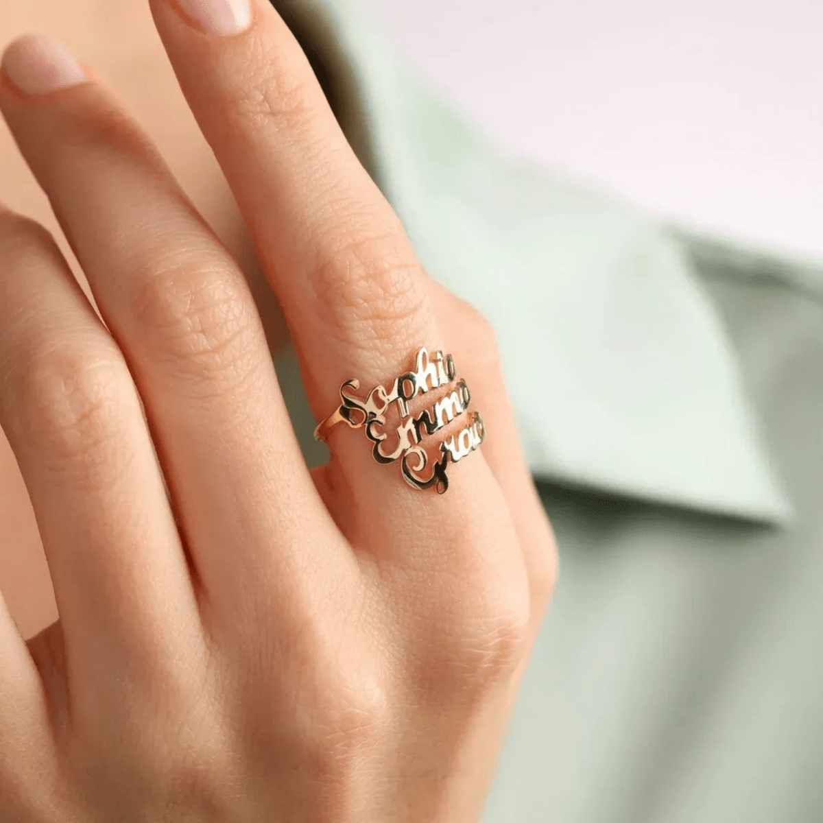 AURELION – Justerbar namnrings i guldfärgad rostfritt stål efter mått