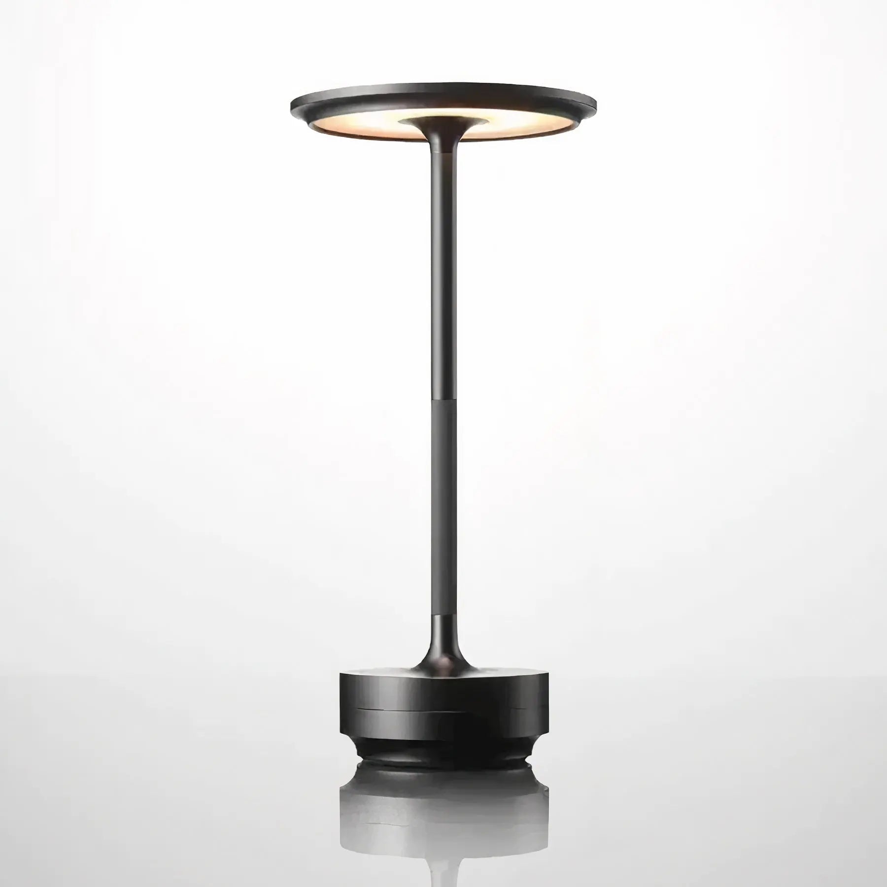 Carvallo - Elegant Bordslampa av Thomas