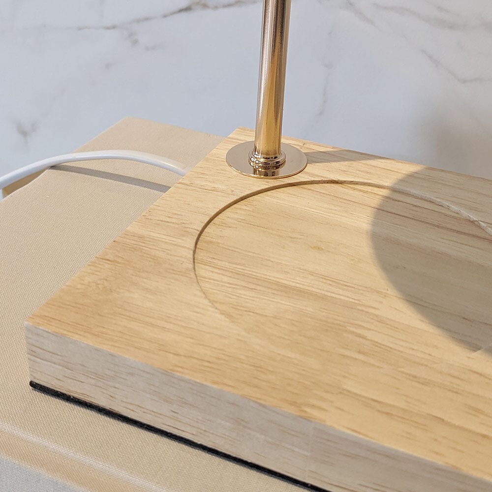 Carvallo – Lyxigt Ljusvärmare med Eleganta Gulddetaljer