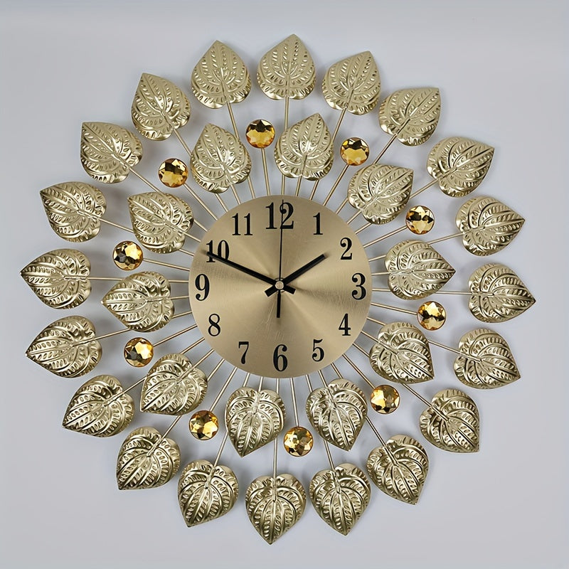 Modern Tyst Väggklocka med Guldbladdesign – Metall, Rund Klocka, AA Batteri, Tyst för Vardagsrum och Matrum