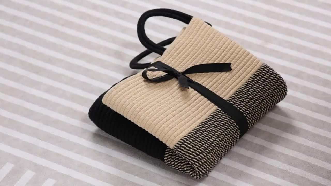 Stilig Tvåfärgad Tvättkorg - Utrymme för Mer, Bekväm och Hållbar