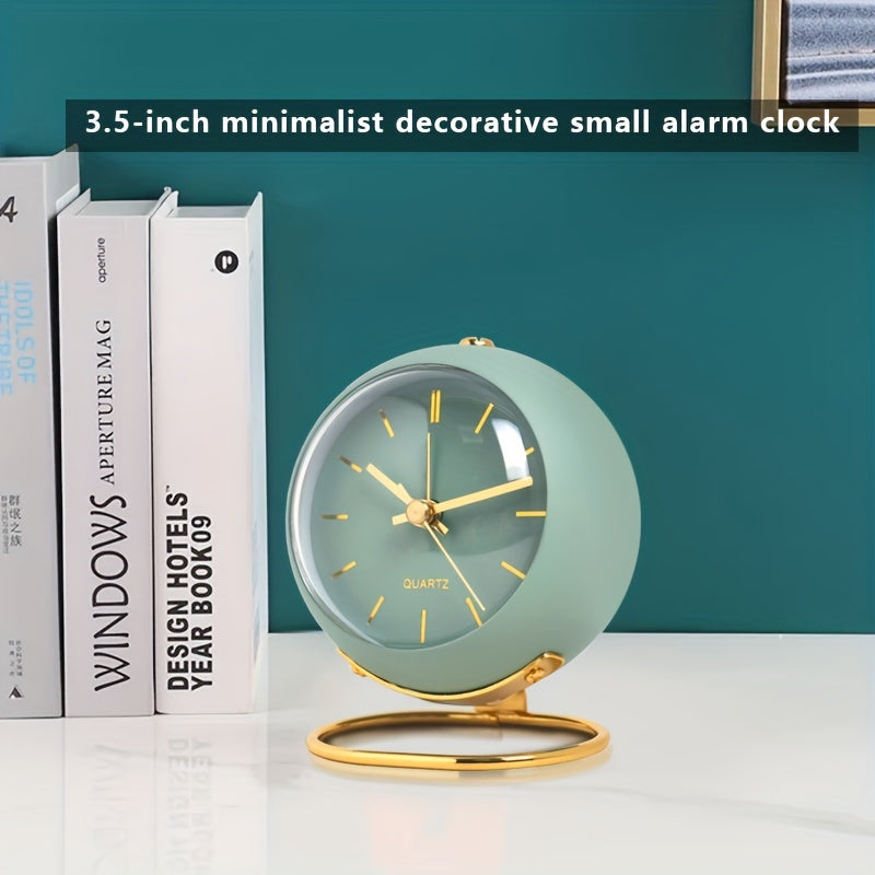 Nordic Silent Desk Clock – Luminösa Visare & Metallram
