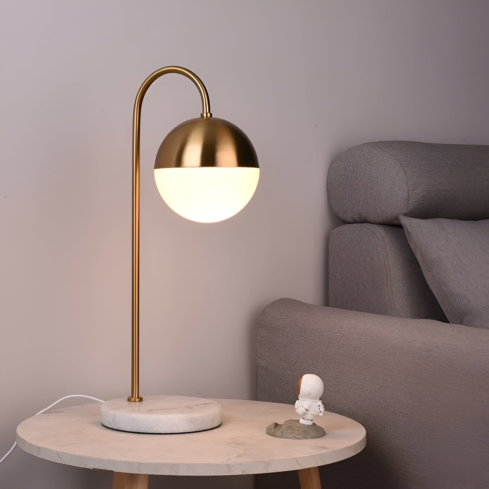 IronLume Lampa – Modern rund Globus-bordslampa