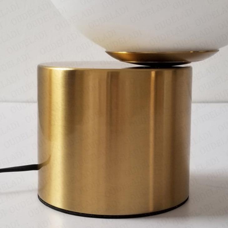 GlassGlow – Glaskula Bordslampa med LED-belysning i Modern Design | Nattlampa