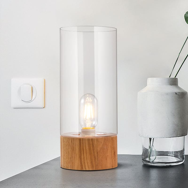 Elegant cylindrisk bordslampa med träbas för mysiga interiörer