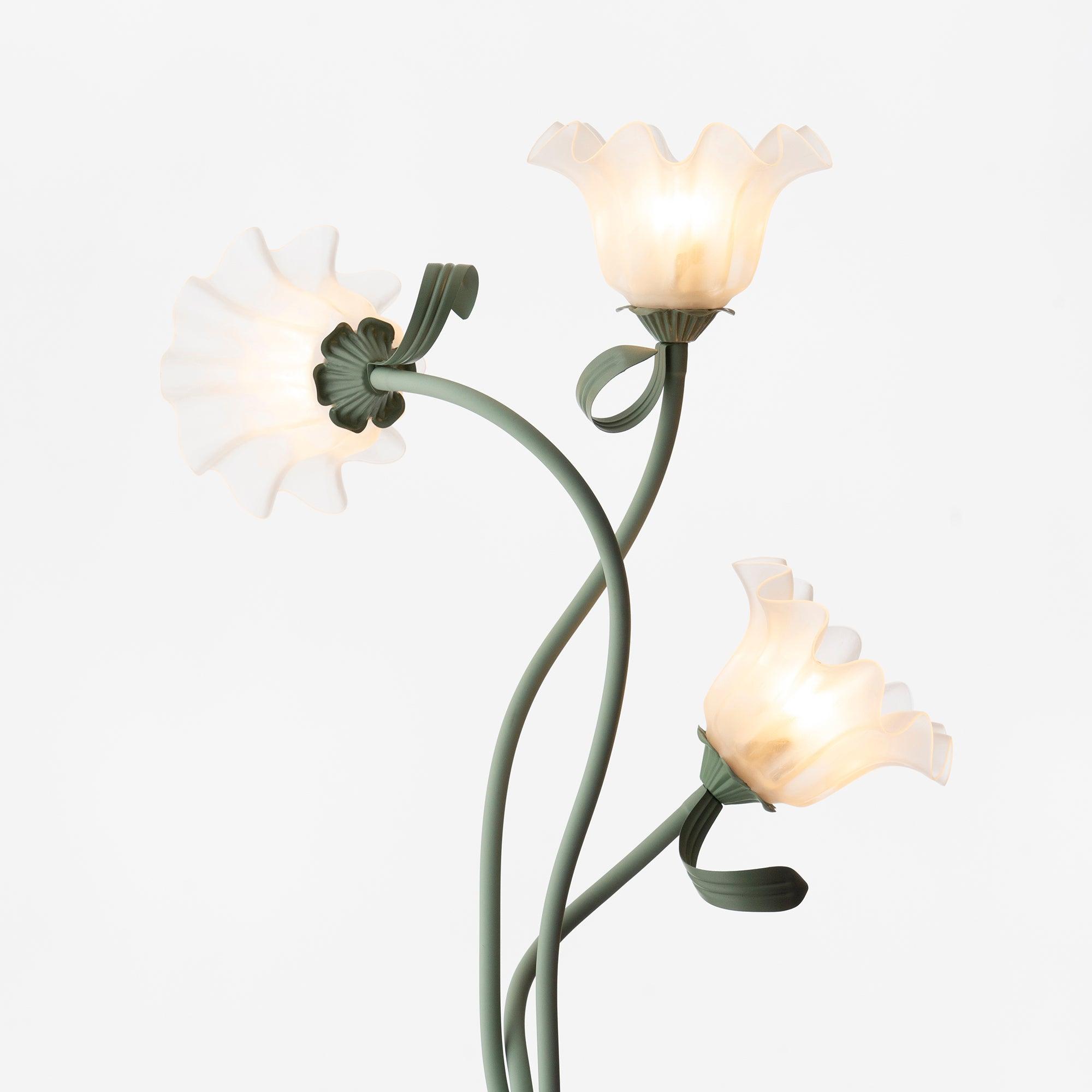 Golvlampa med blommig glaslampa design