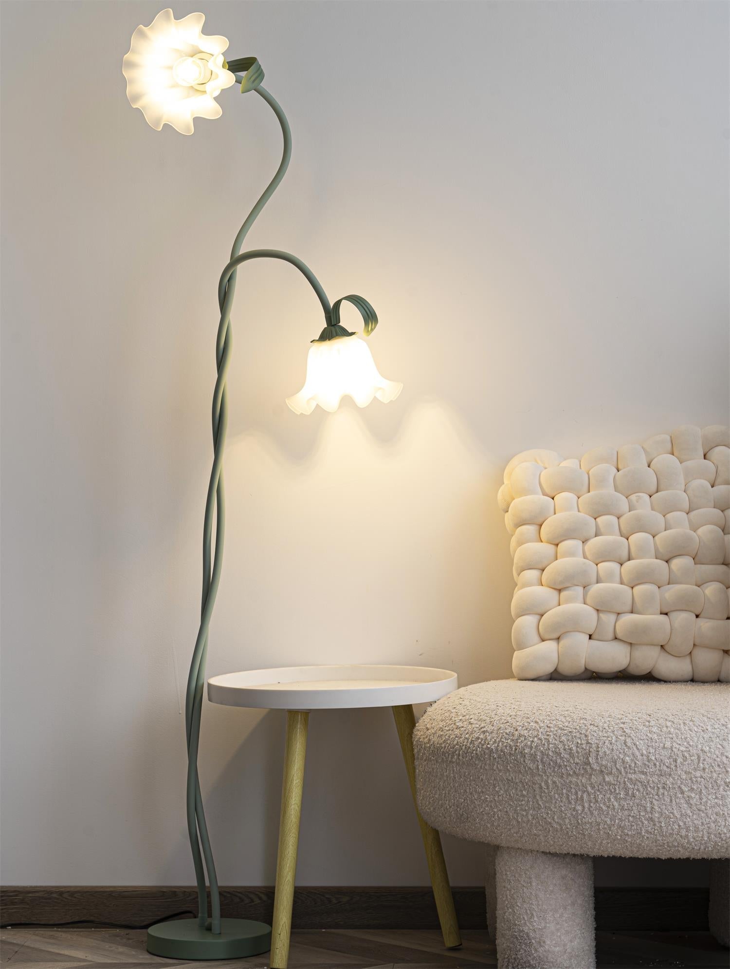 Golvlampa med blommig glaslampa design