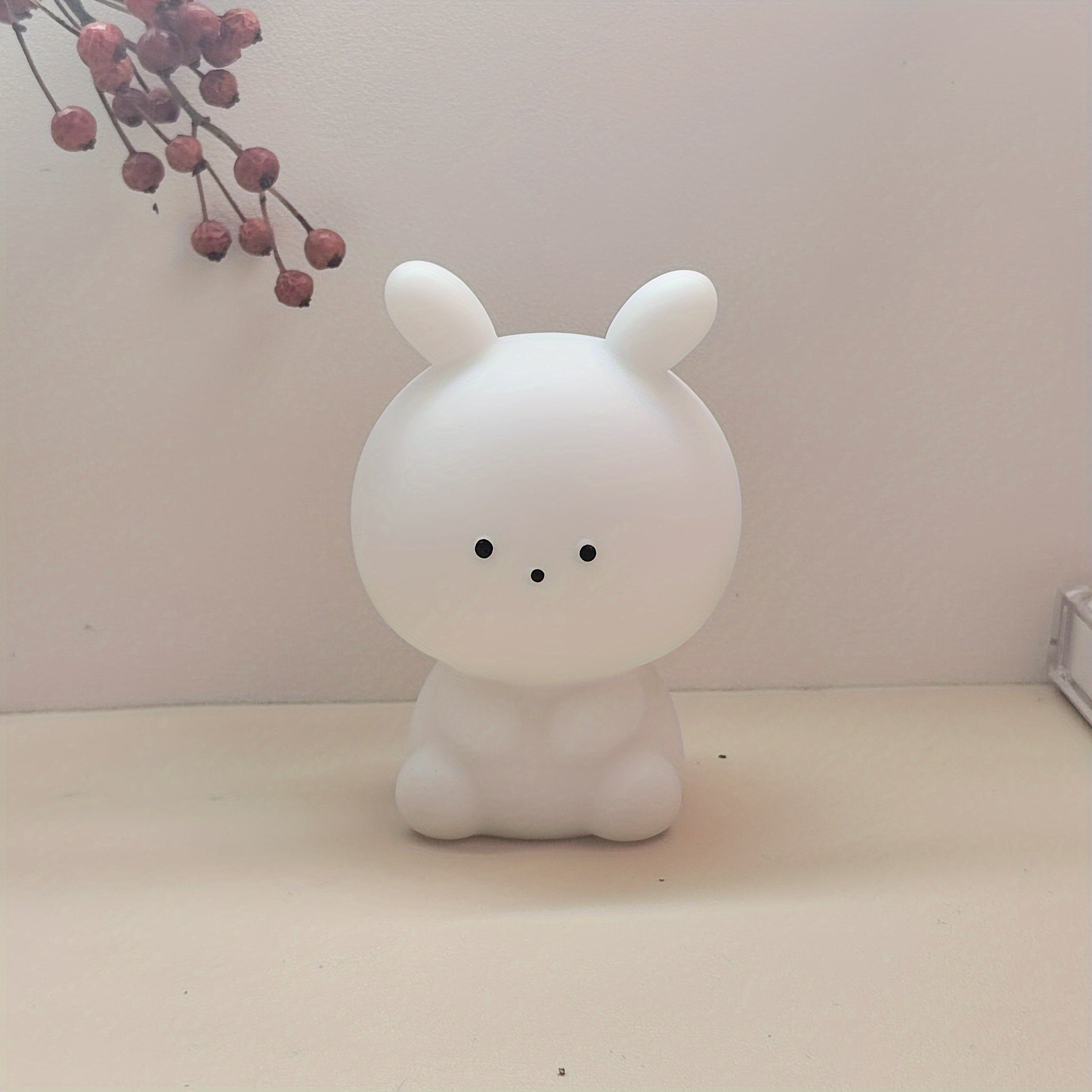 BunnyBright - Grotekop Kanin LED Bordslampa med Batteridrivning och Anime Design