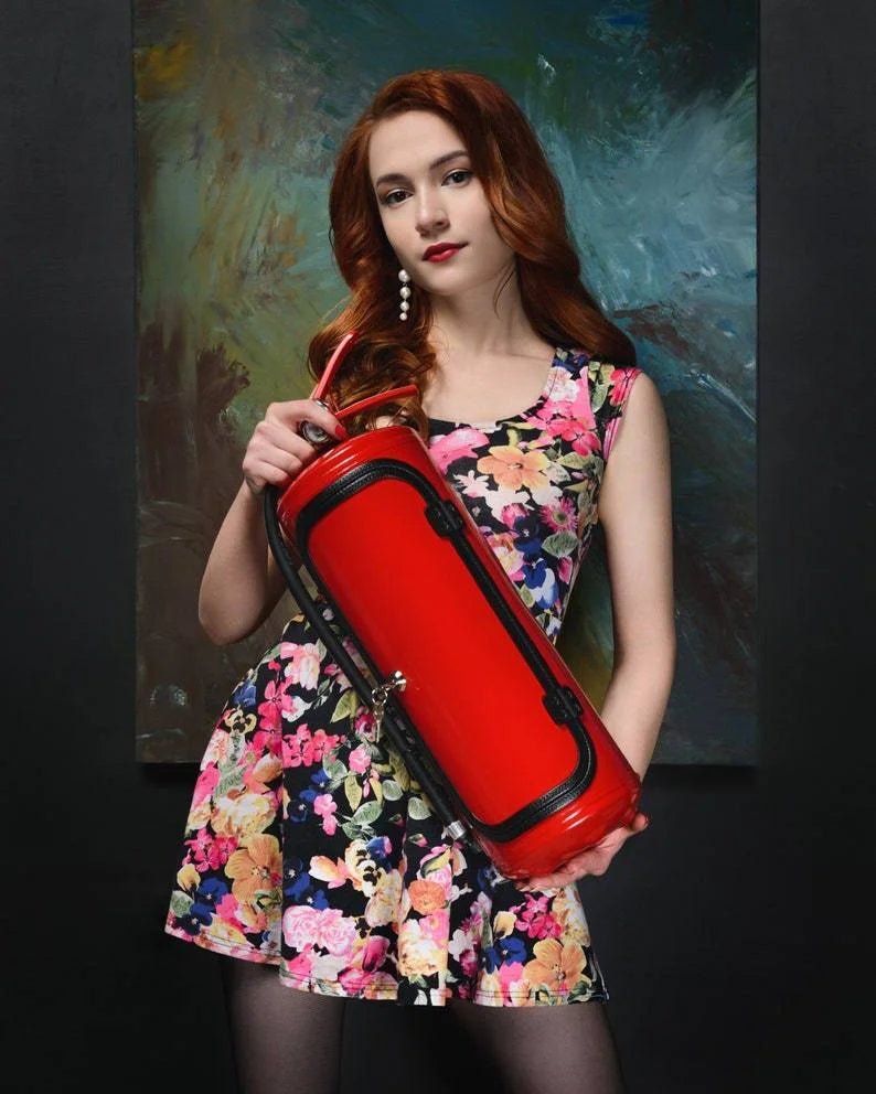 SPARKSTASH – Dold dryckesbehållare i brandsläckar-design