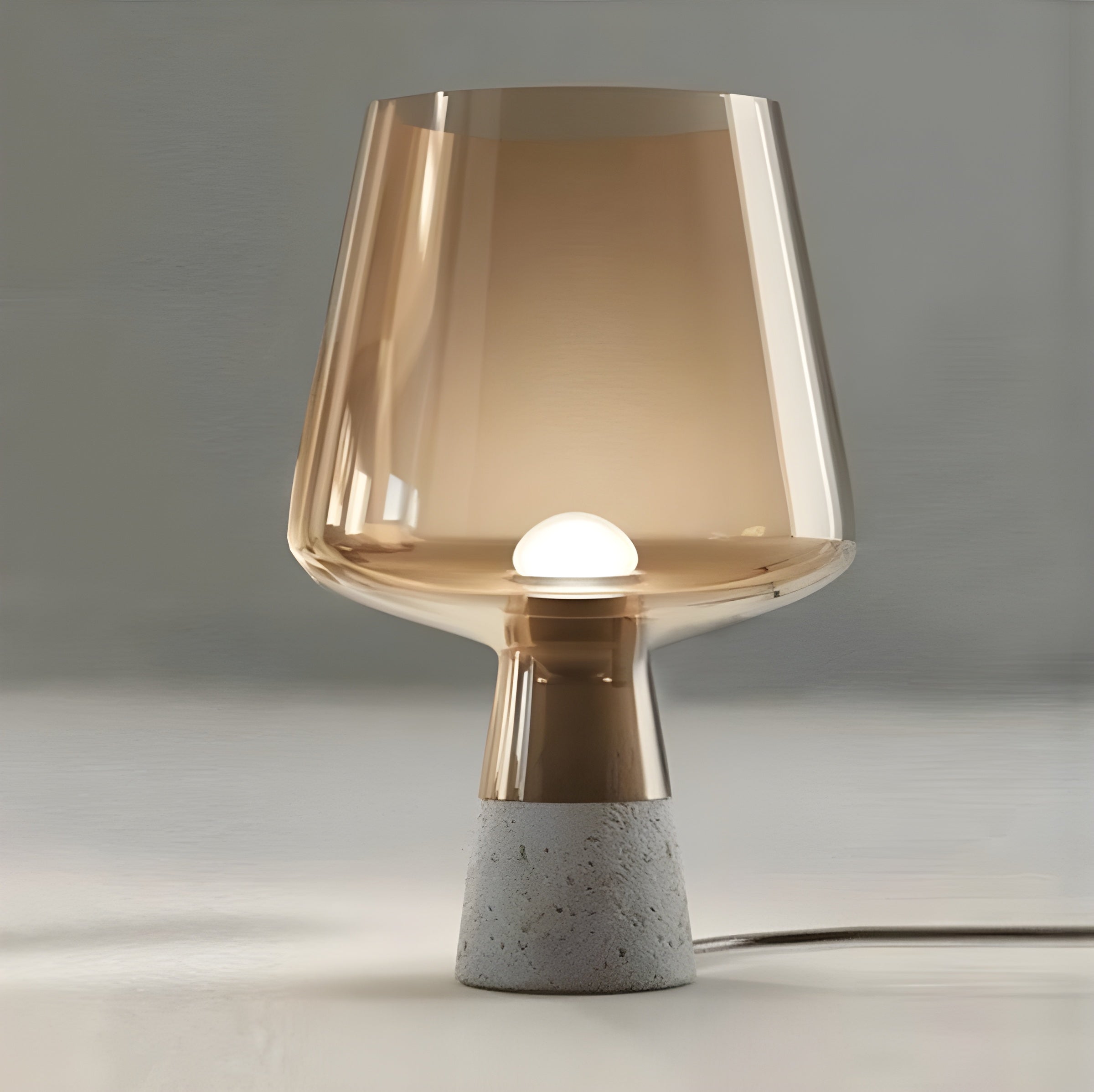 GlowSphere Bordslampa – Italiensk Glaskula Design