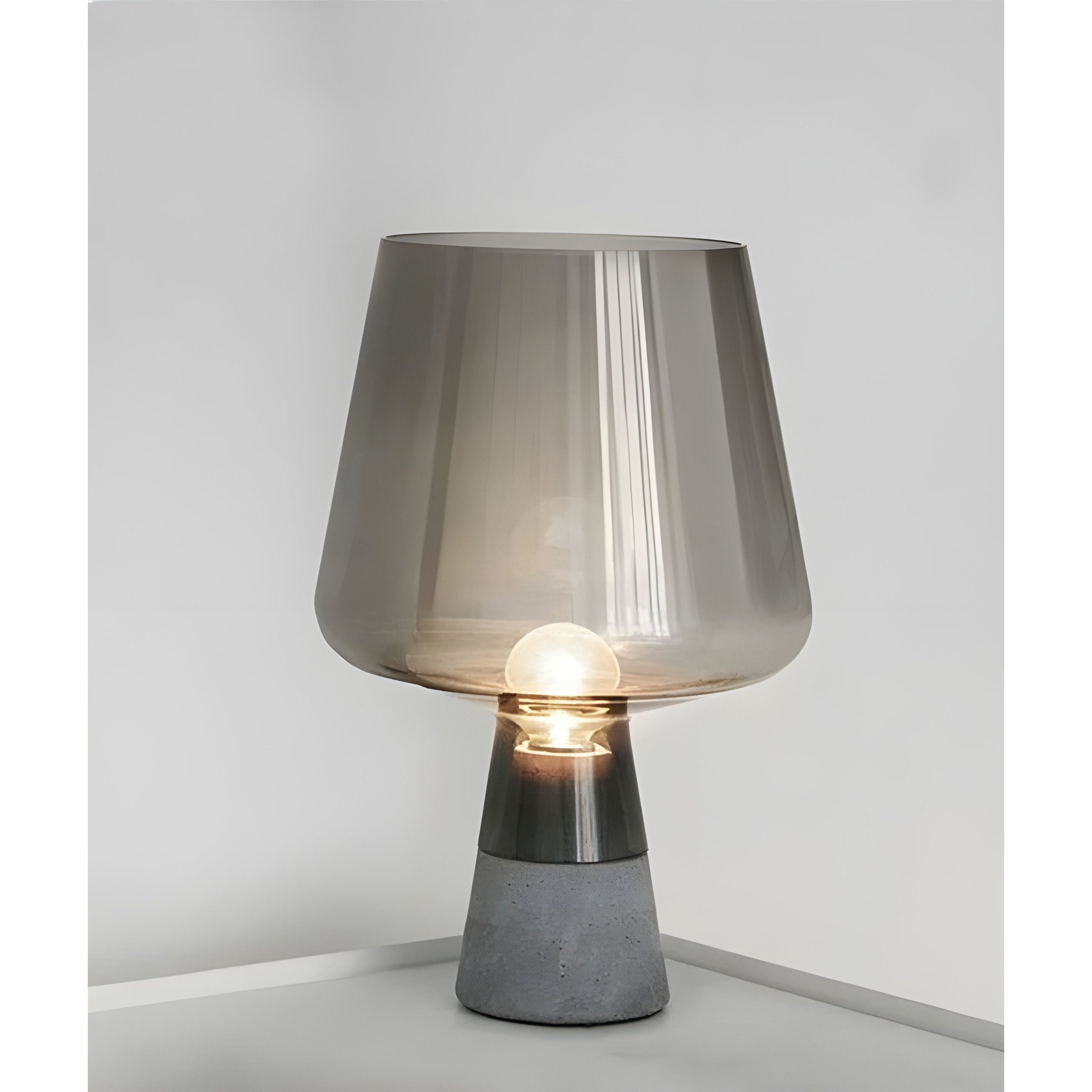 GlowSphere Bordslampa – Italiensk Glaskula Design