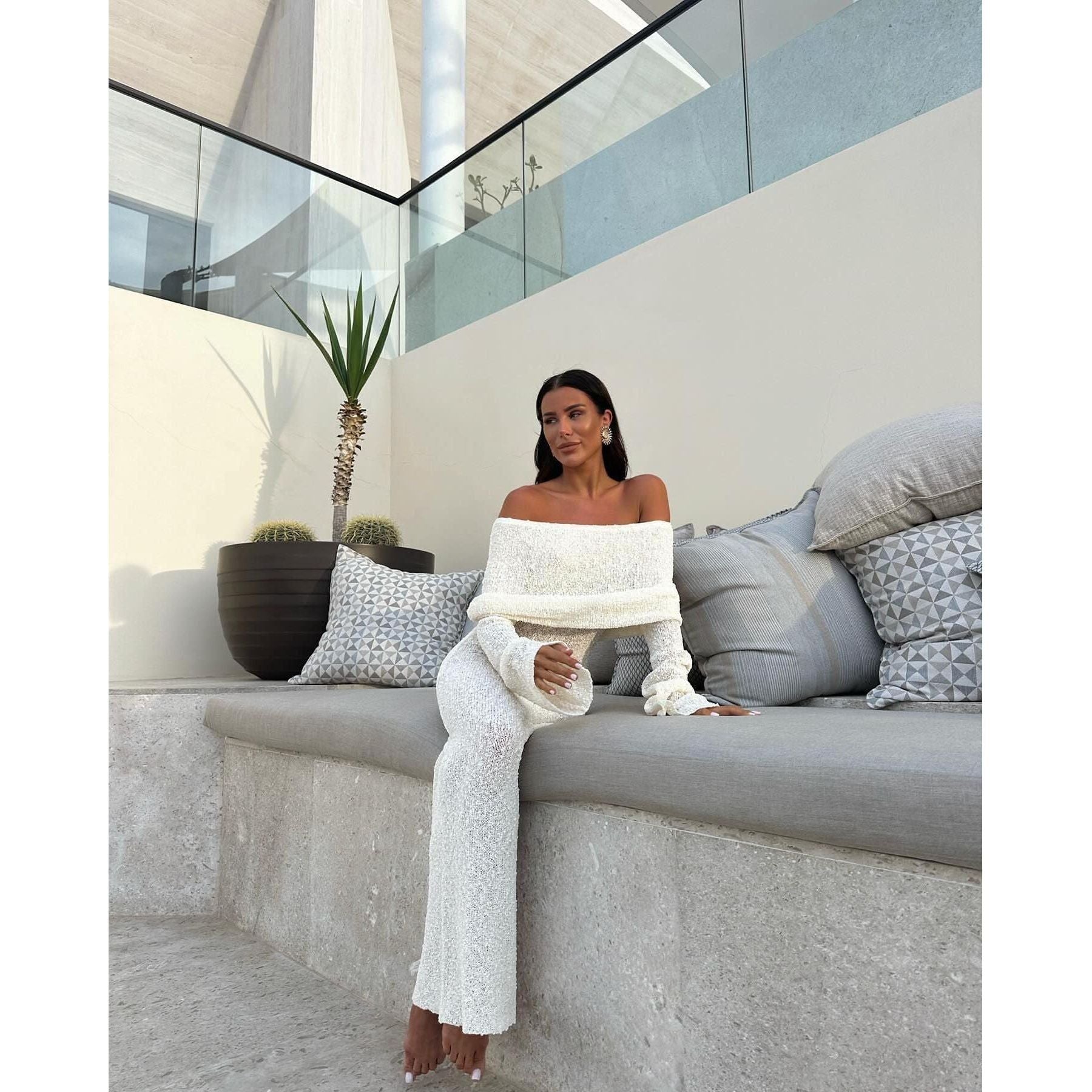 Anika Dress - Elegant bodycon knit dress with off-shoulder design