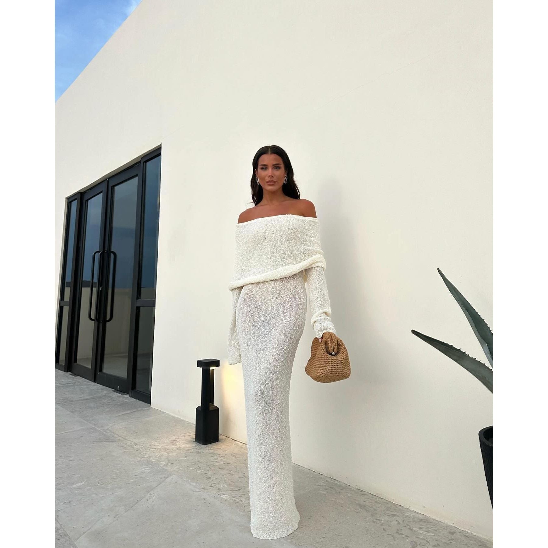 Anika Dress - Elegant bodycon knit dress with off-shoulder design