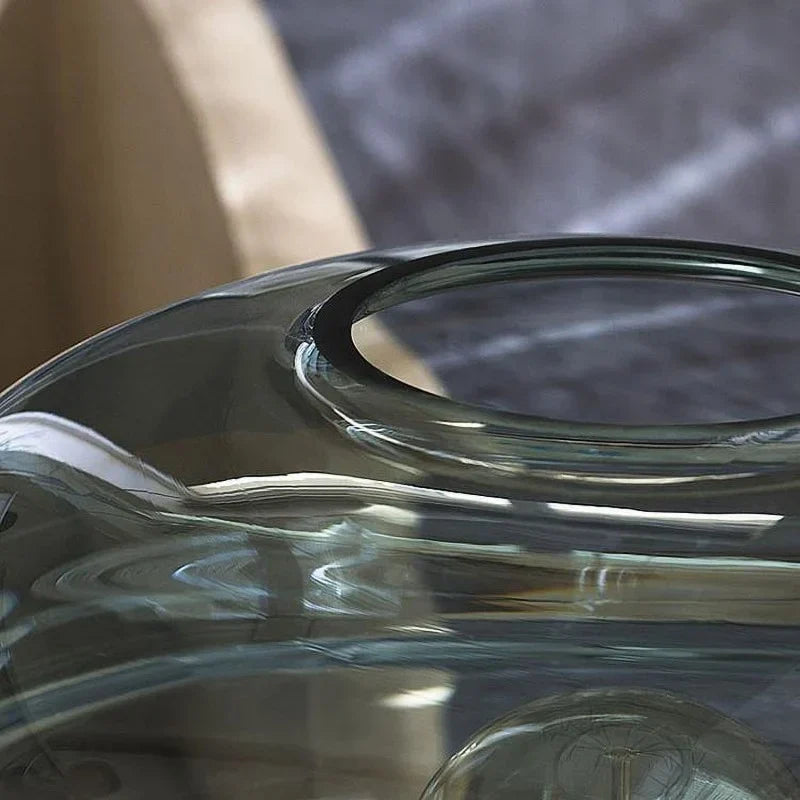 Stella Tripod Bordslampa med glaskupa – Modern design och varmt ljus