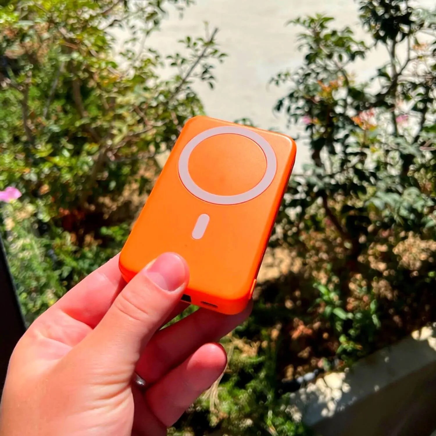 Trådlös laddare powerbank med magnetisk design