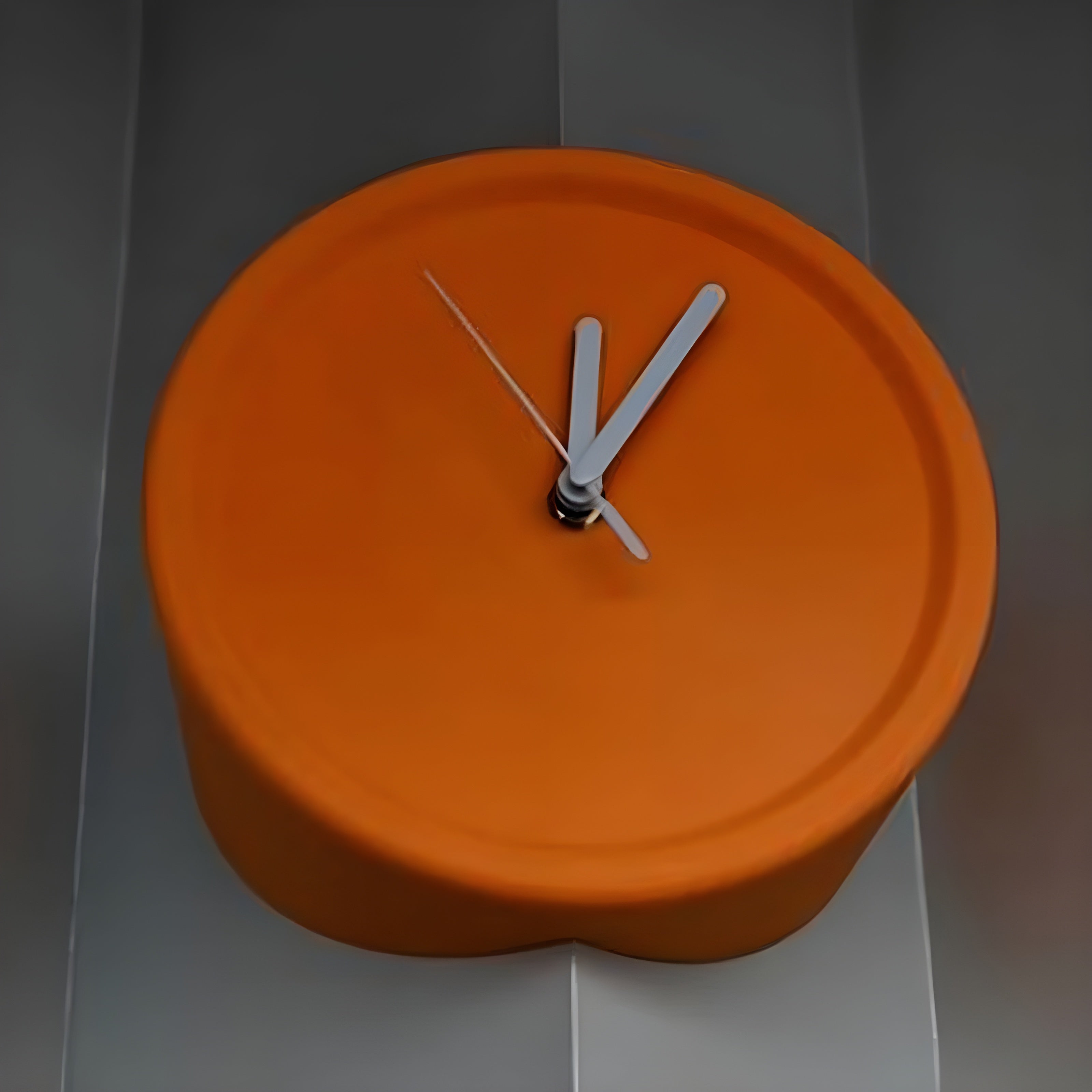 Hörnväggur – Dekorativ design med tyst kvartsvärk | Ideal för varje rumshörn