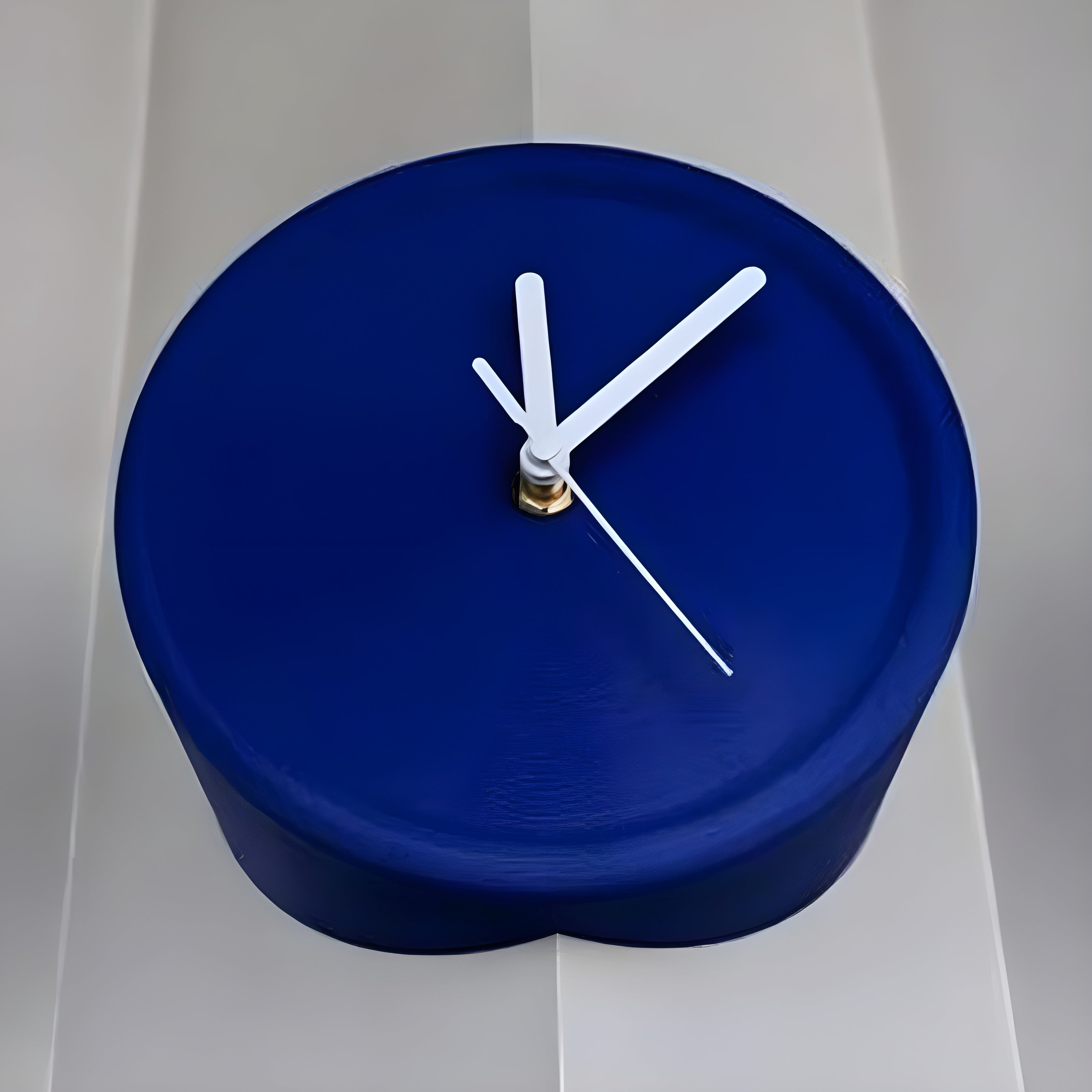 Hörnväggur – Dekorativ design med tyst kvartsvärk | Ideal för varje rumshörn