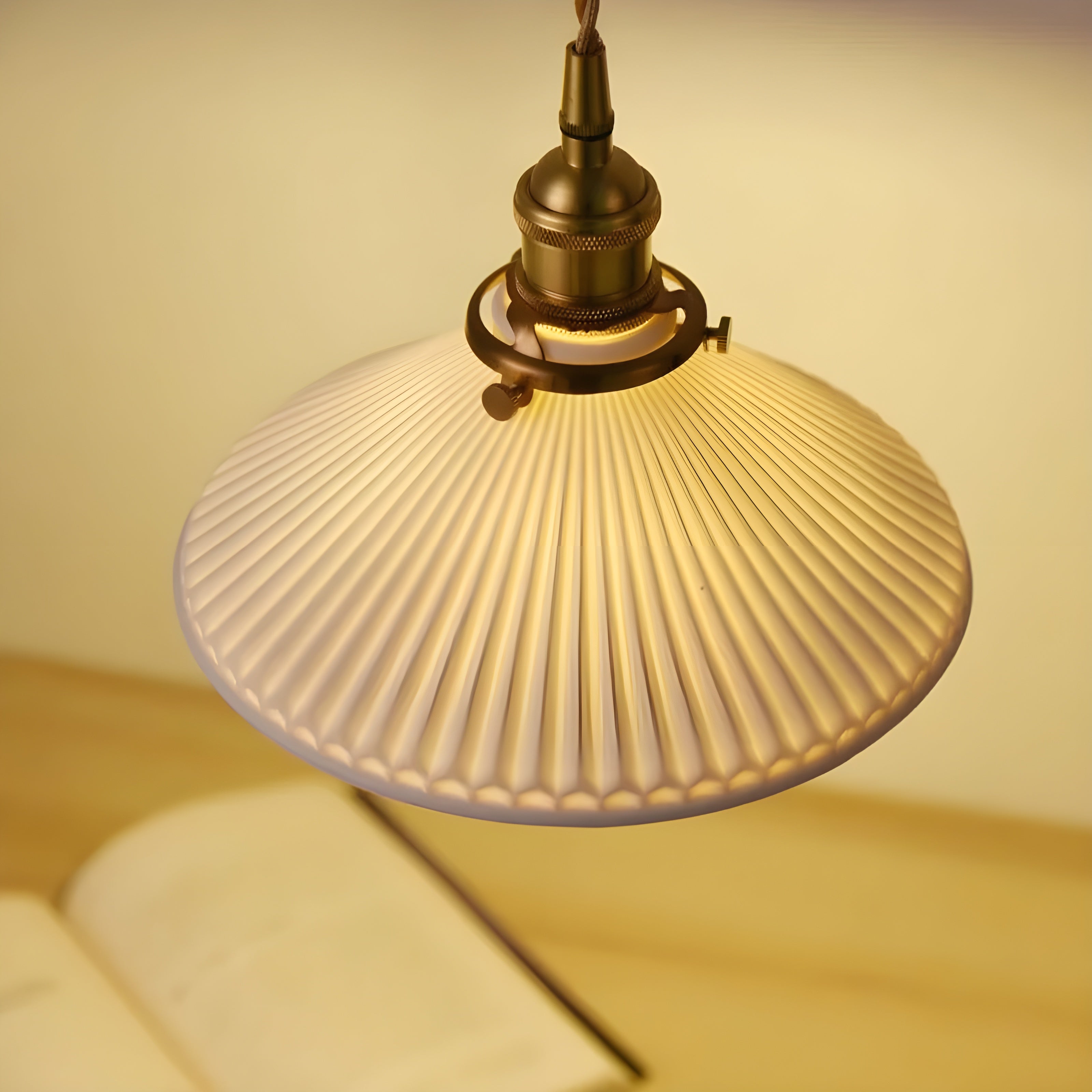 JapandiBeam Light - Japansk keramik hängande lampa med rännmönster