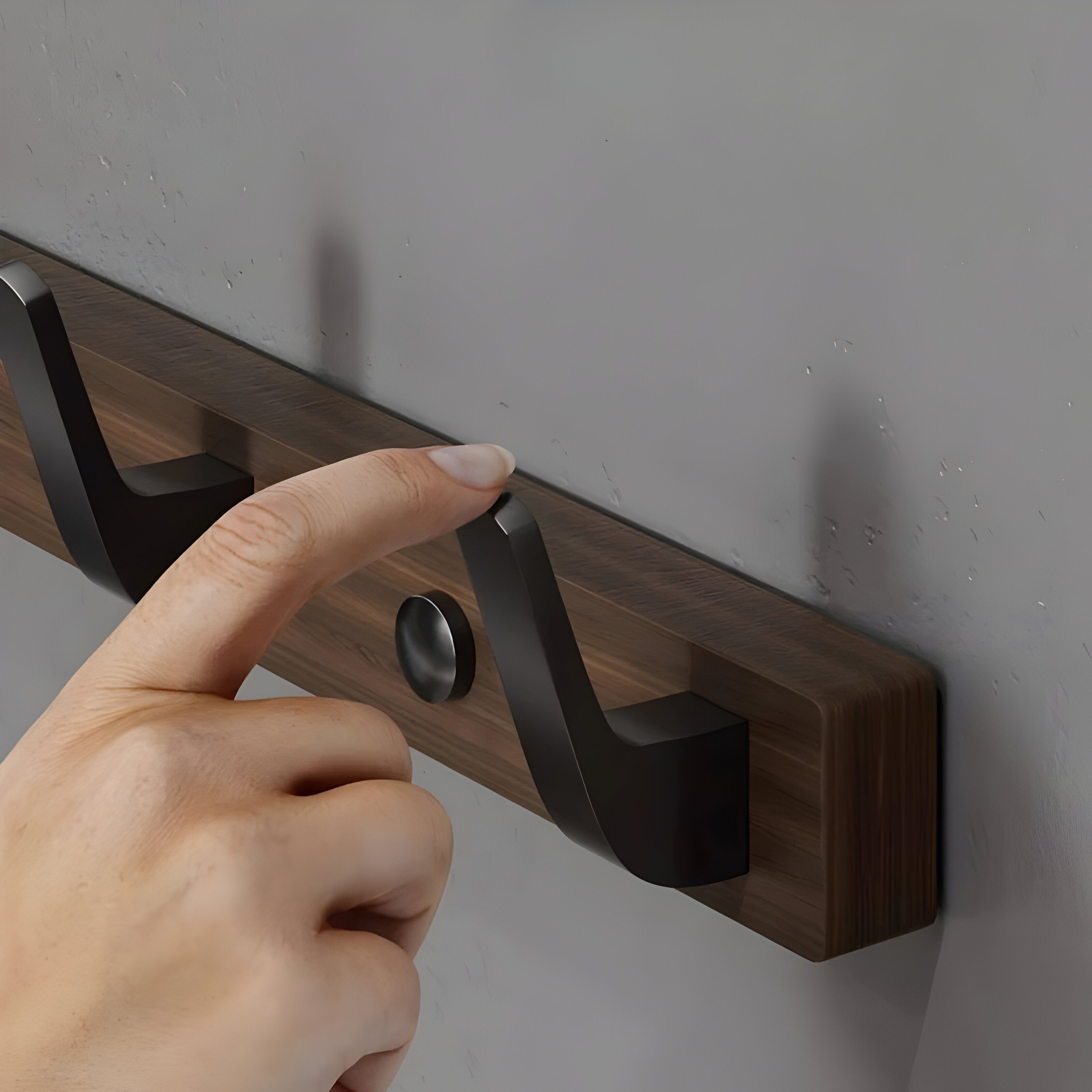 Carvallo - Minimalistisk väggkrok med naturlig träådring och slät finish