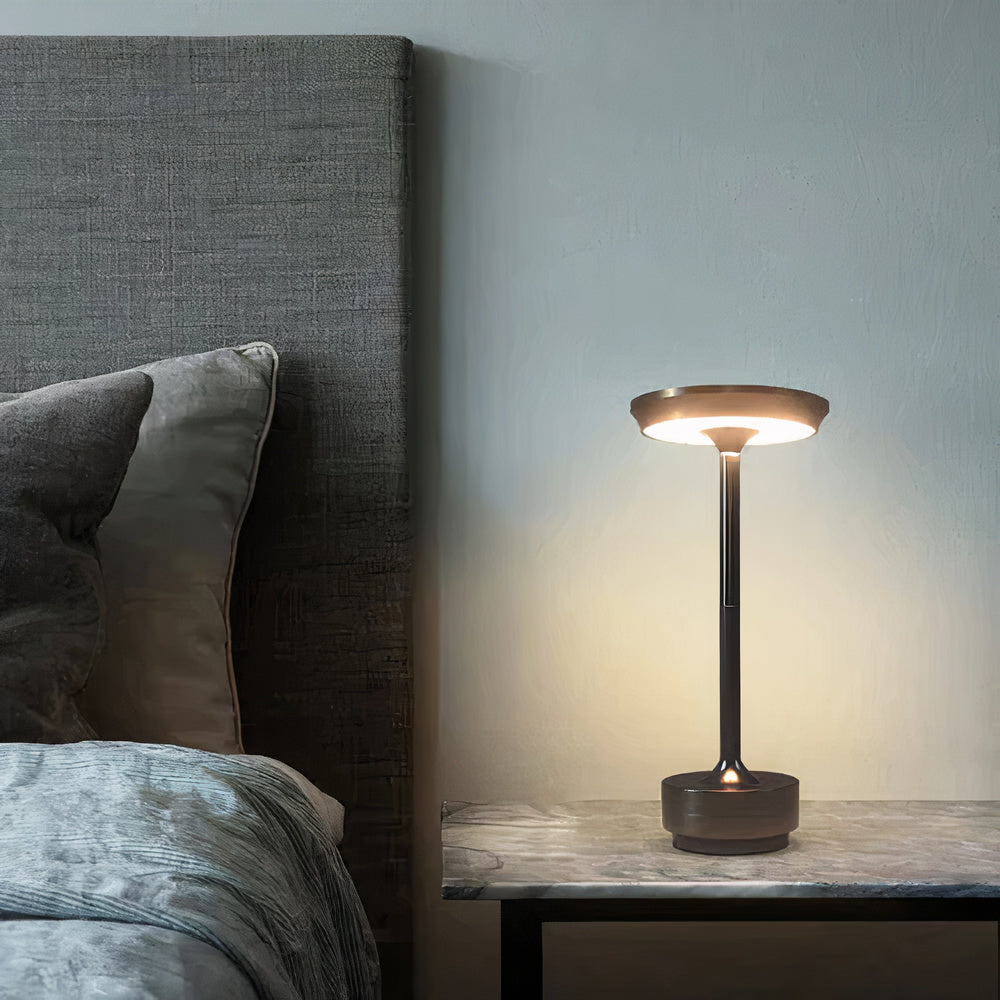 LumenArt - Skapa en atmosfär av elegans med Thomas bordslampa från LumenArt