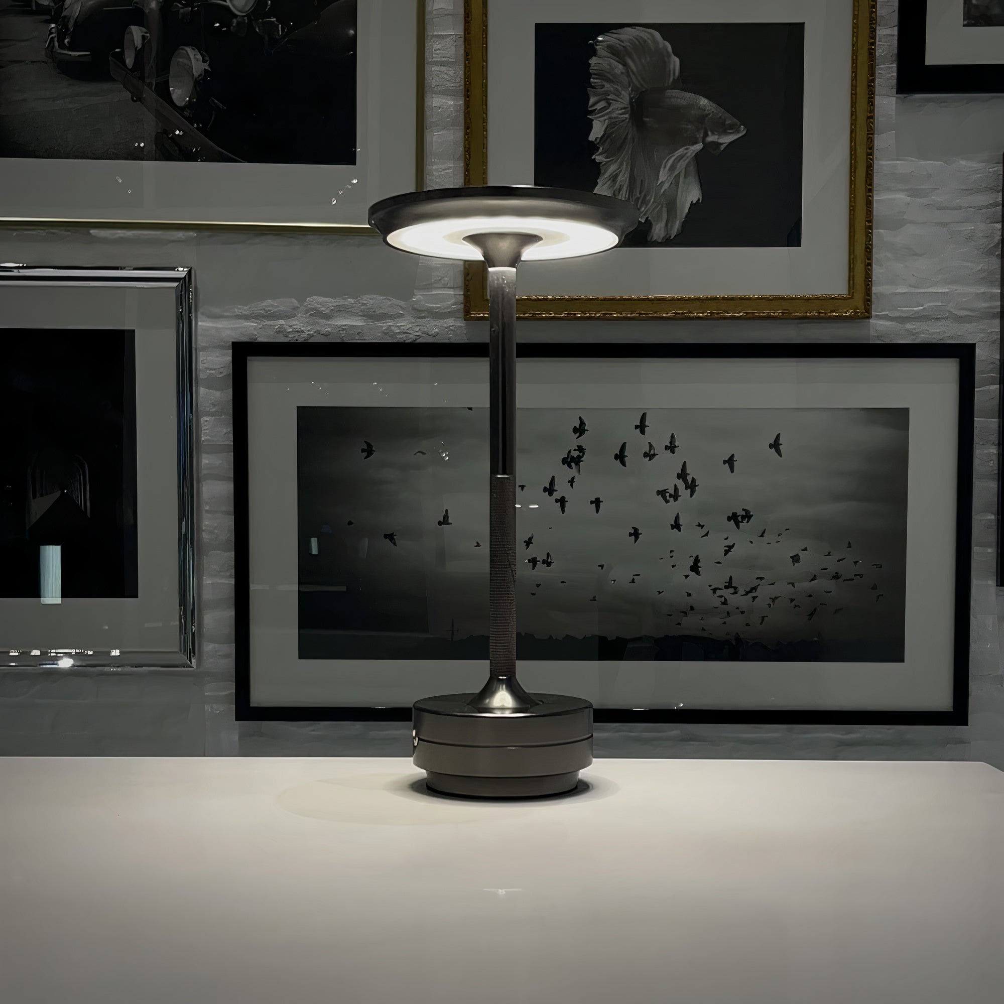 LumenArt - Skapa en atmosfär av elegans med Thomas bordslampa från LumenArt