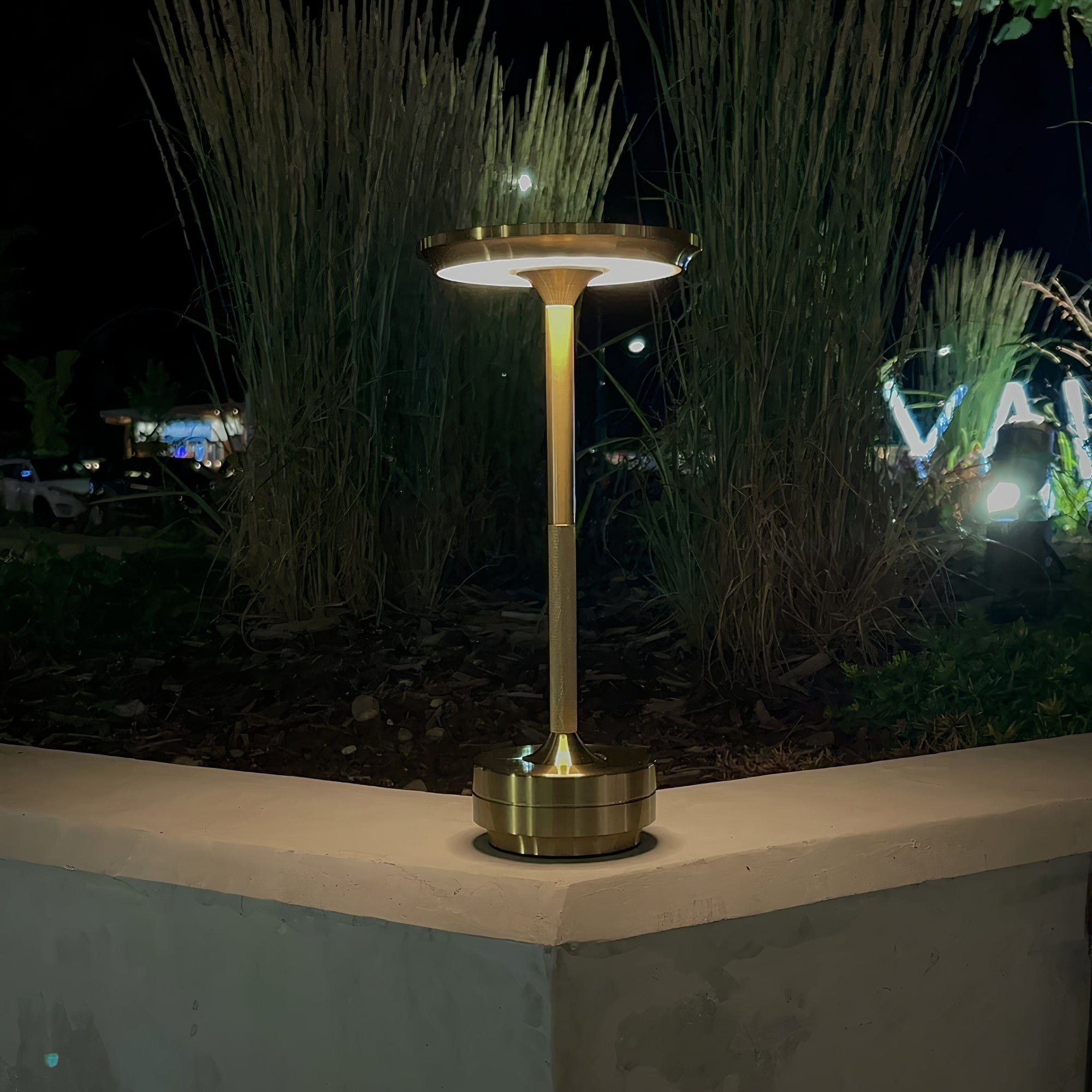 LumenArt - Skapa en atmosfär av elegans med Thomas bordslampa från LumenArt