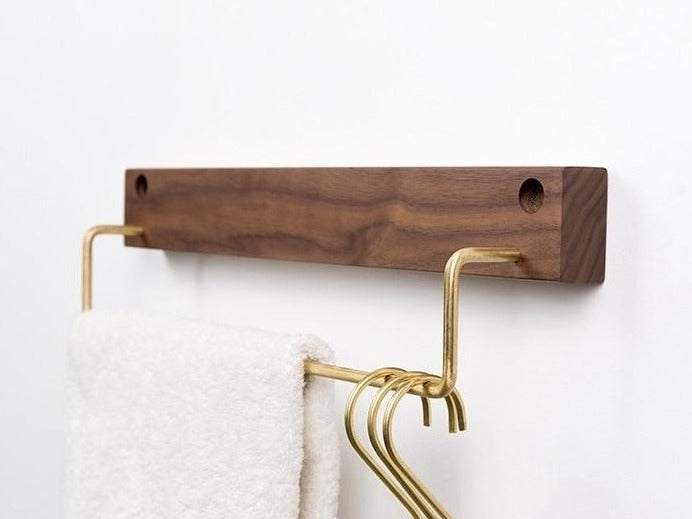 Carvallo – Elegant Bökved Towel Rack with Brass Accents
