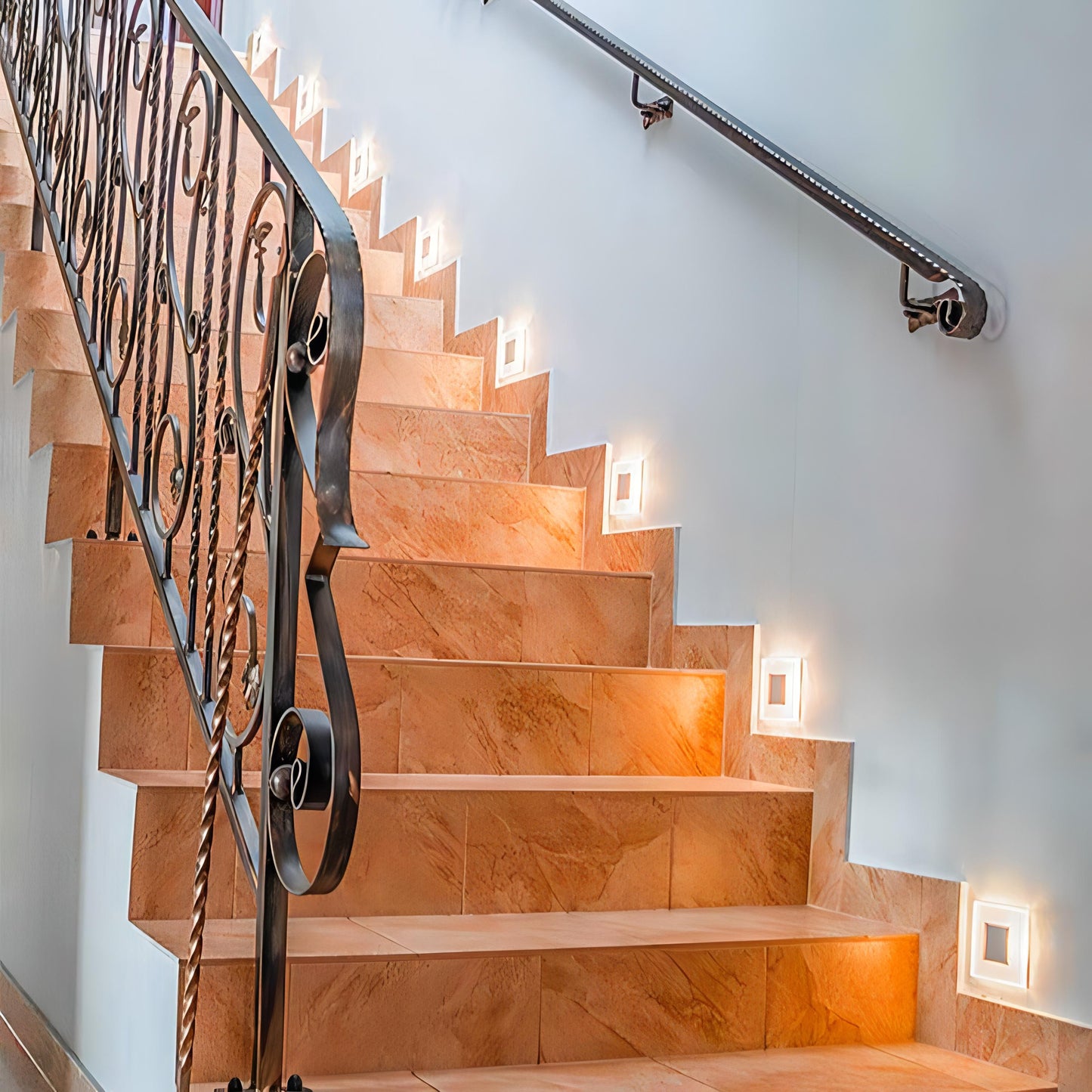 Carvallo – Vattentät LED-trappbelysning med stilren fyrkantig design