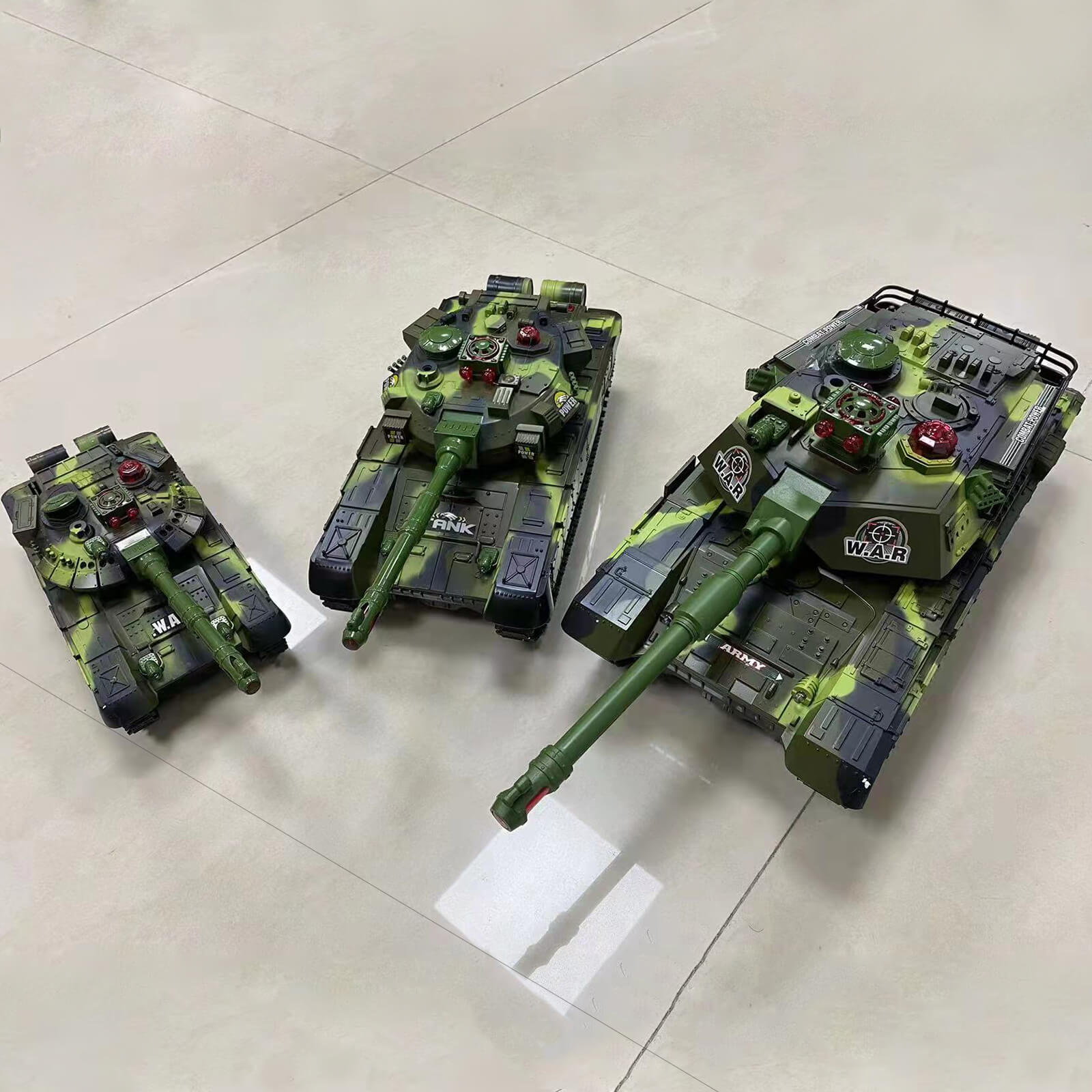 Fjärrstyrd tankleksak med ljus och ljud