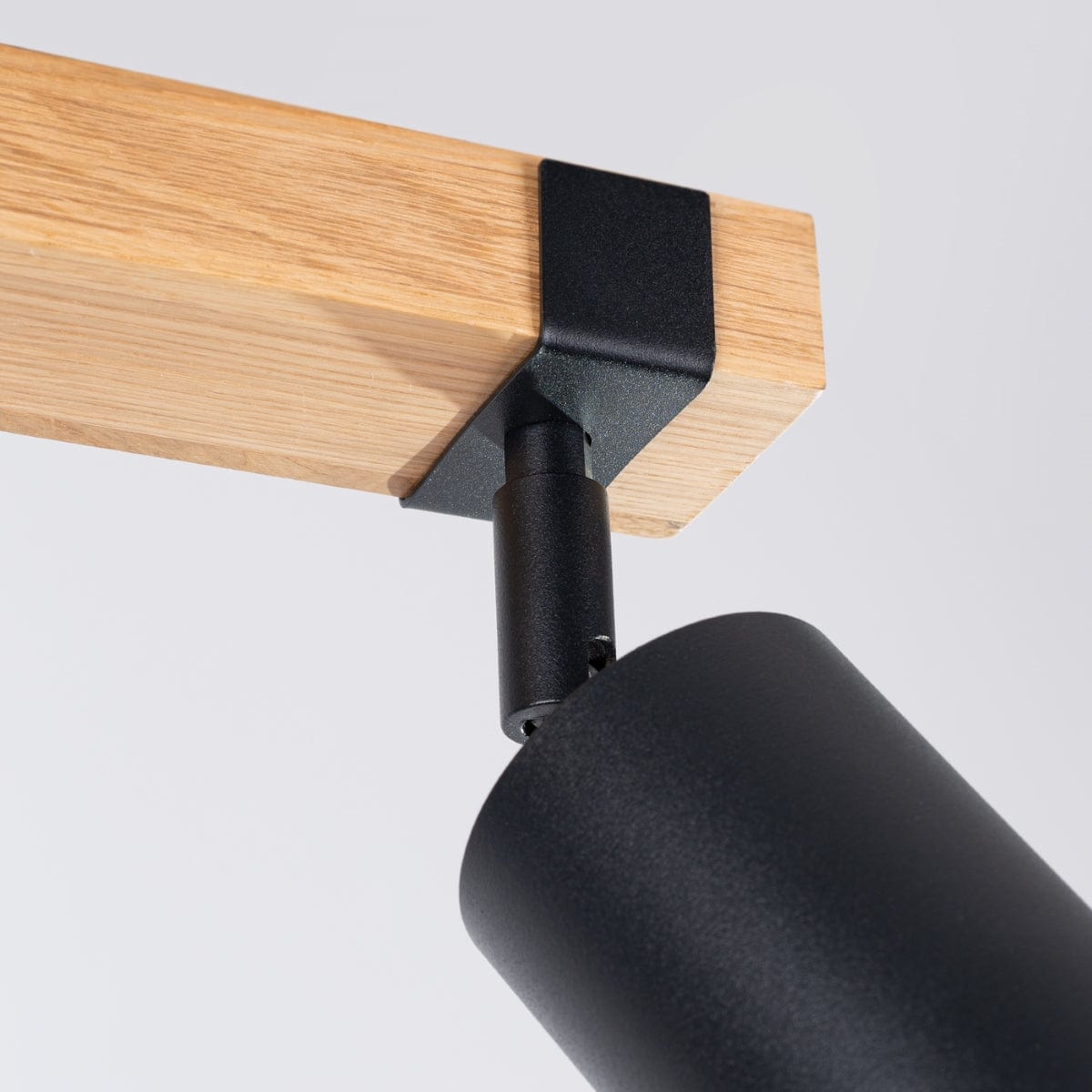 Fager Taklampa - 2-Ljus Svart - Riktad Belysning - Naturligt Trä & Metall - Justerbara Skärmar - Skandinavisk Minimalistisk Design - Energibesparande