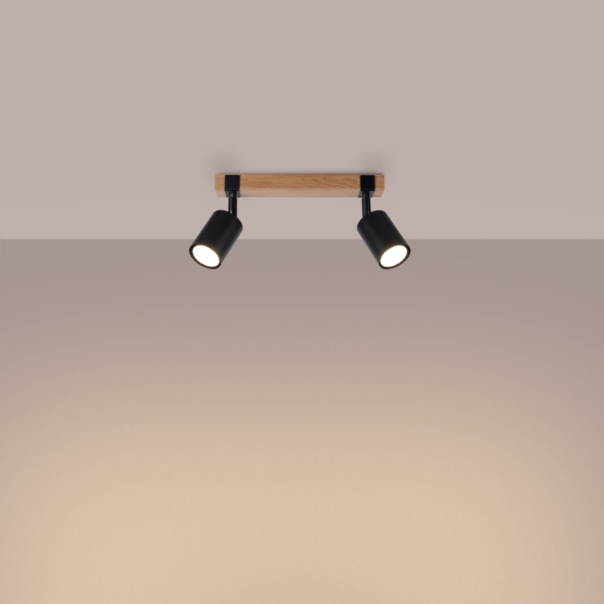 Fager Taklampa - 2-Ljus Svart - Riktad Belysning - Naturligt Trä & Metall - Justerbara Skärmar - Skandinavisk Minimalistisk Design - Energibesparande