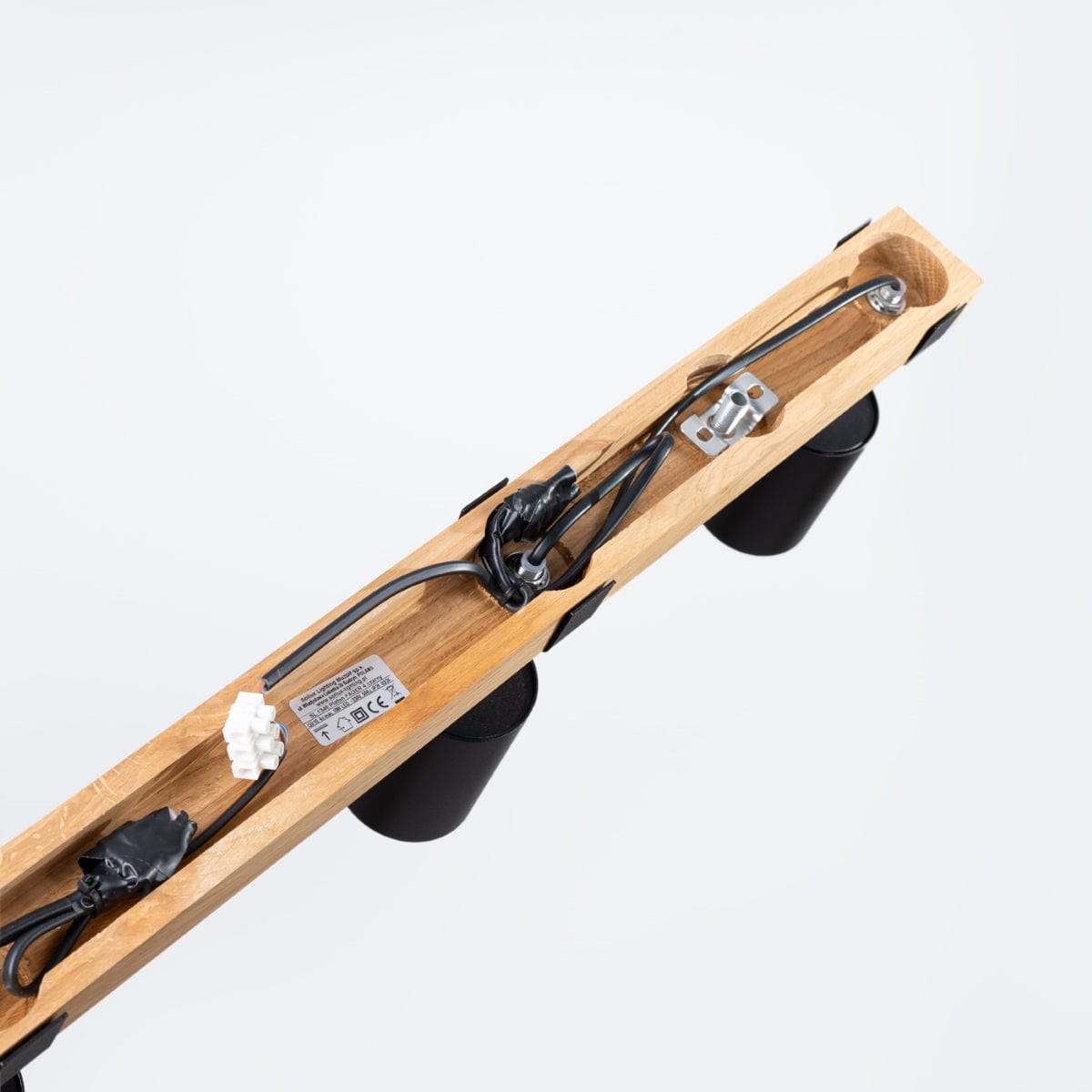 Fager Taklampa - 4-Ljus Svart - Riktad Belysning - Naturträ & Metall - Justerbara Skärmar - Stort Skandinaviskt Design - Energibesparande