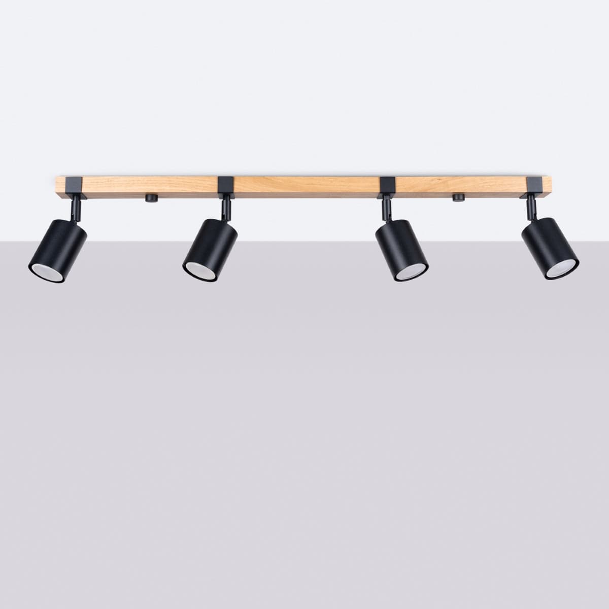 Fager Taklampa - 4-Ljus Svart - Riktad Belysning - Naturträ & Metall - Justerbara Skärmar - Stort Skandinaviskt Design - Energibesparande