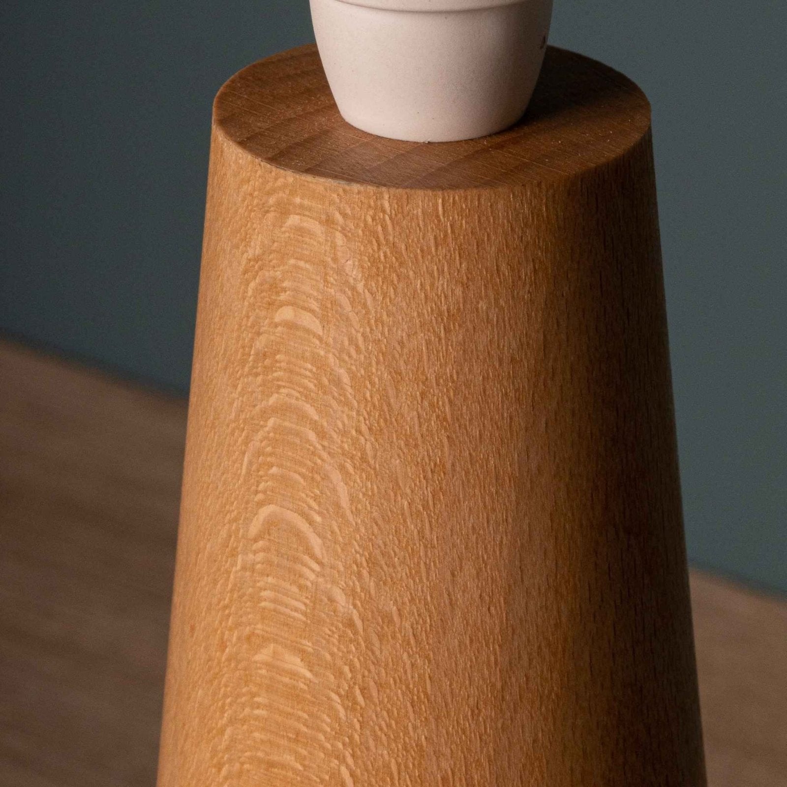 NordicGlow - Minimalistisk Träbordslampa med Tygtopp för Vardagsrum och Sovrum