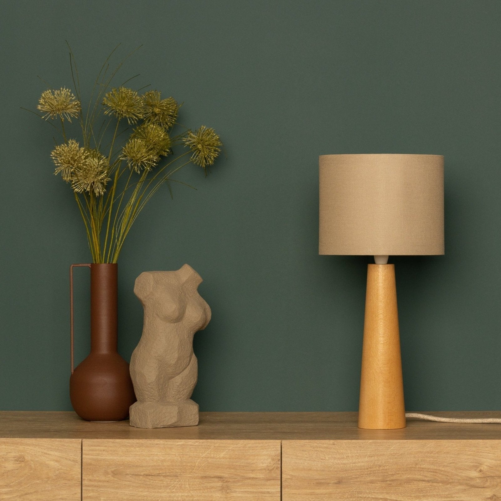 NordicGlow - Minimalistisk Träbordslampa med Tygtopp för Vardagsrum och Sovrum