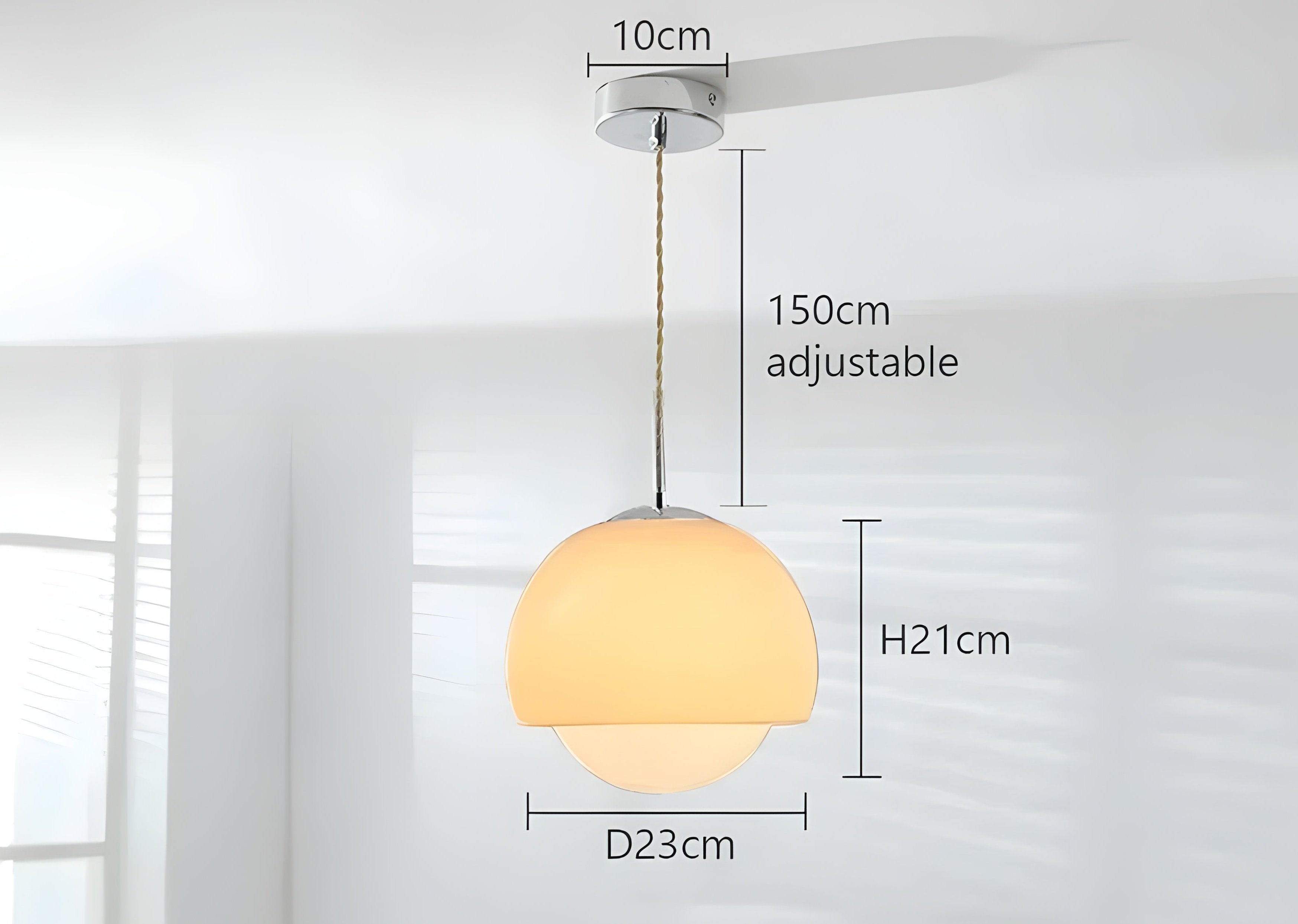 Glas-hänglampa i boll-design – stilfull retro-belysning för vardagsrum