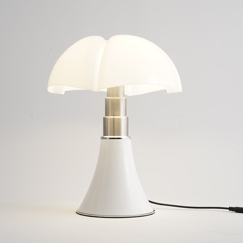 Bordslampa med LED-ljus och retrodesign