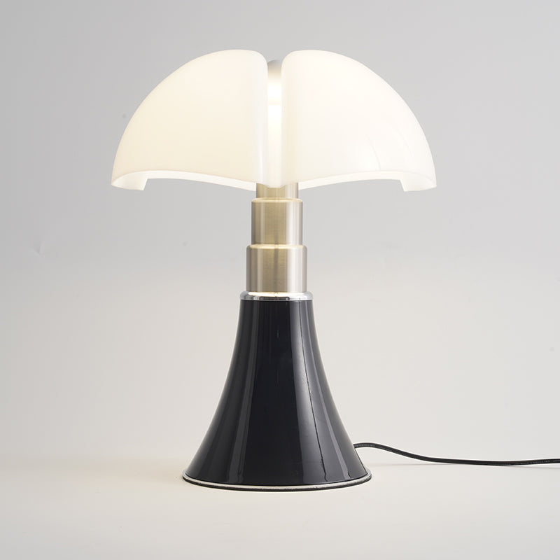 Bordslampa med LED-ljus och retrodesign