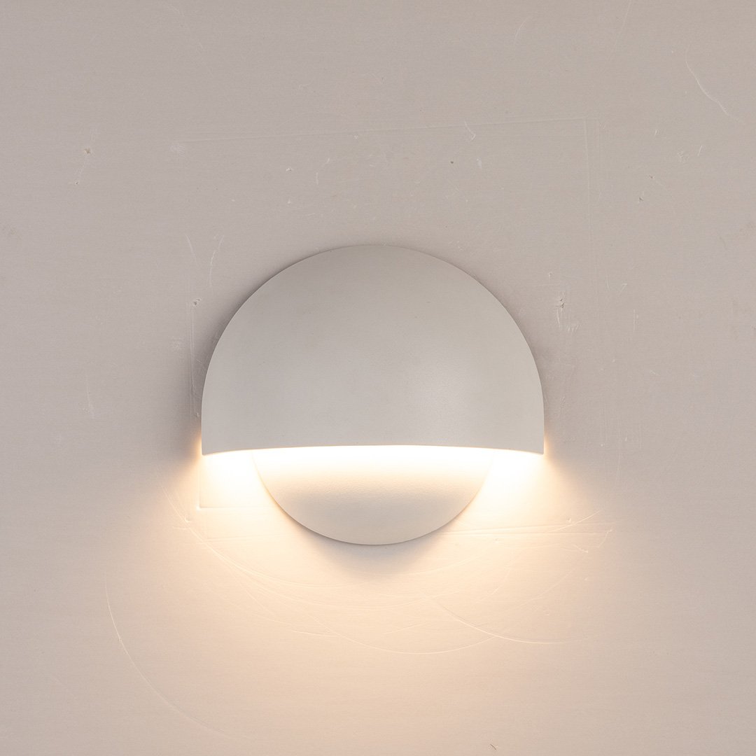 RoyaleGlow AquaLight Utomhus LED Vägglampa – Väderbeständig, Varm Ljus, Modern Design