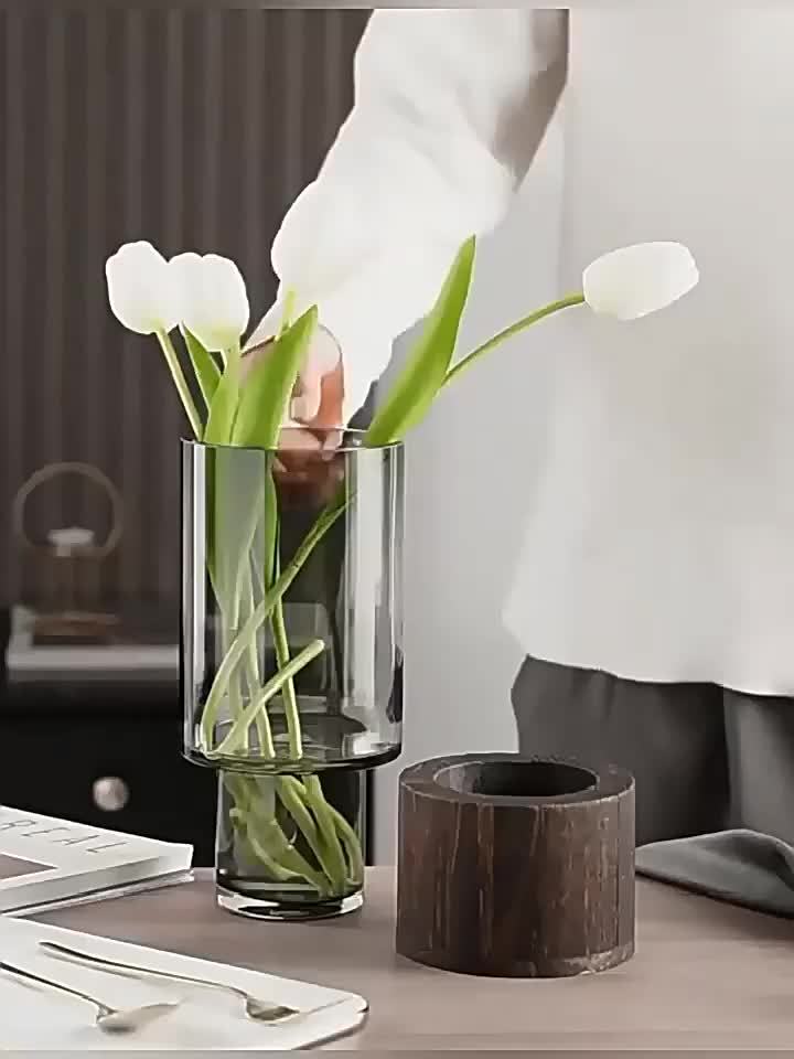 Lyxig glasvas med träbas - Elegant och modern