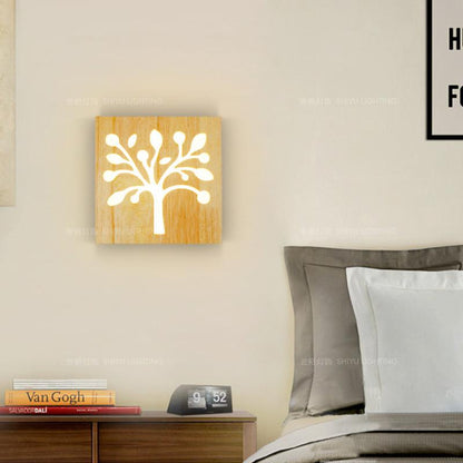 NatureShine - Modern LED-vägglampa i massivt trä med lekfullt mönster