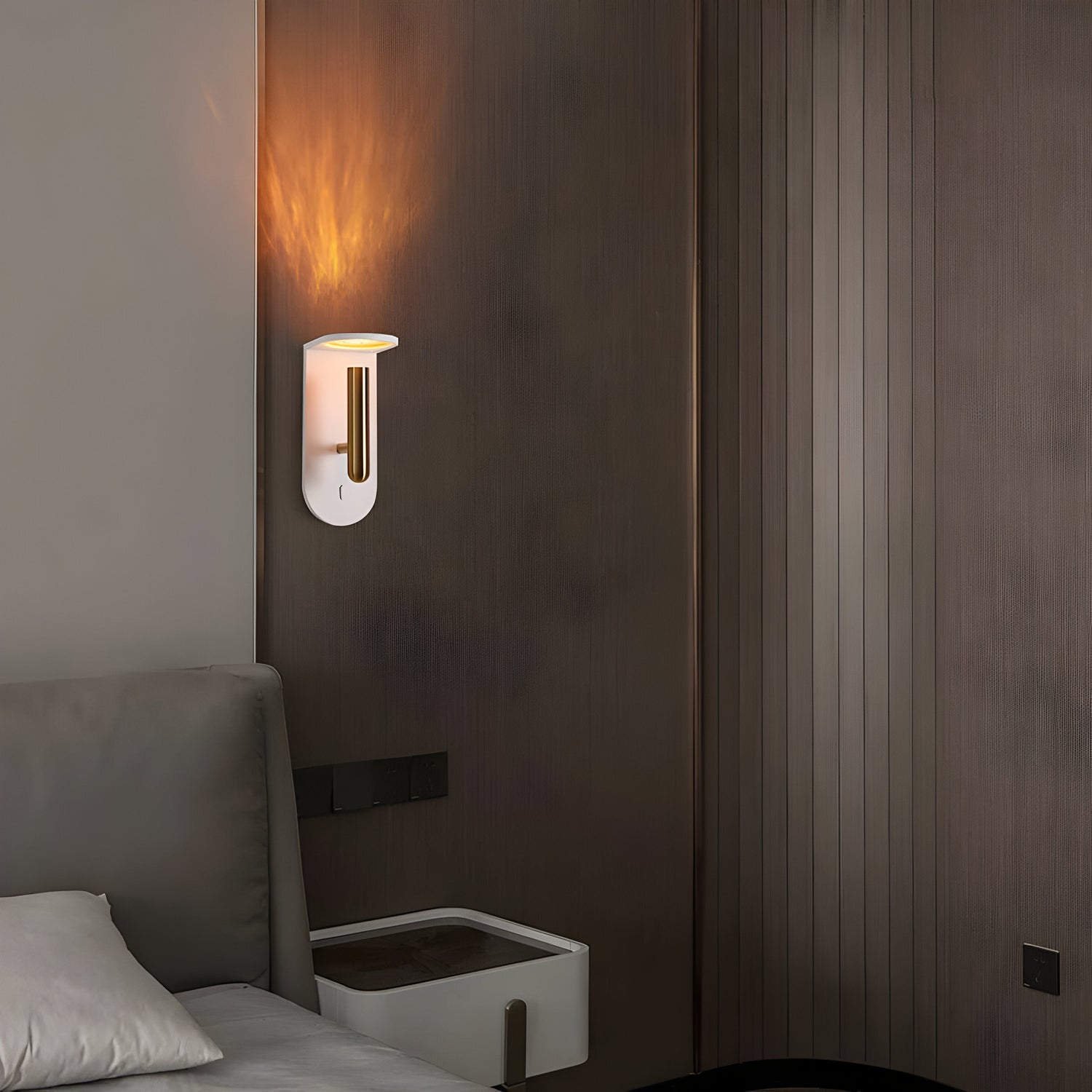 SkandaGlow - Justerbar nordisk LED-vägglampa med flammeffekt för en mysig atmosfär