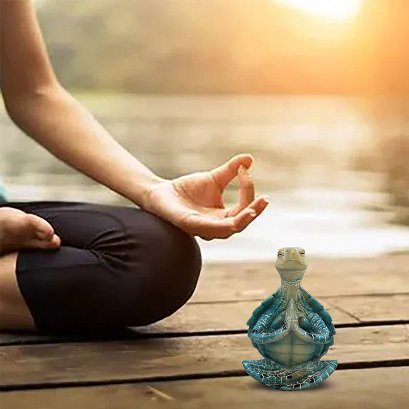 Carvallo – Dekorativ sköldpaddsfigur i bedjande ställning med detaljerad skalsdesign