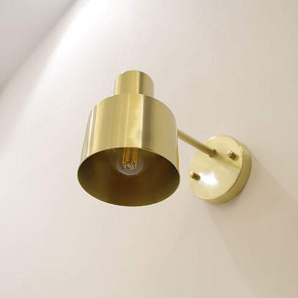 Modern minimalistisk gyllene metallvägglampa