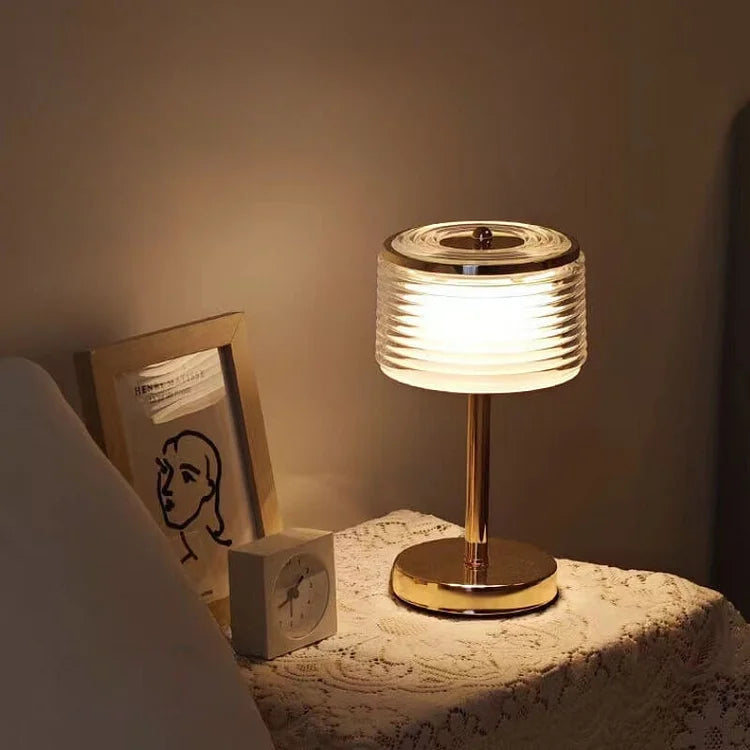 AuraGlow – Strålande Halo Lampa