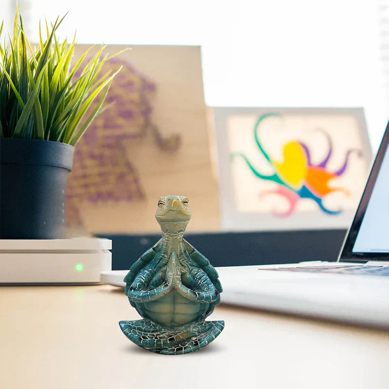 Carvallo – Dekorativ sköldpaddsfigur i bedjande ställning med detaljerad skalsdesign