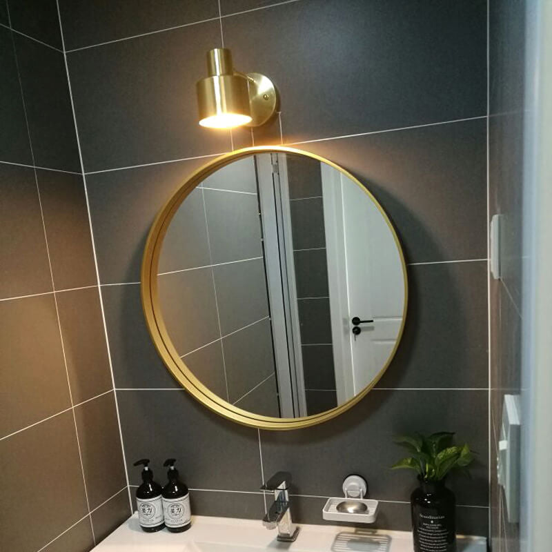 Modern minimalistisk gyllene metallvägglampa