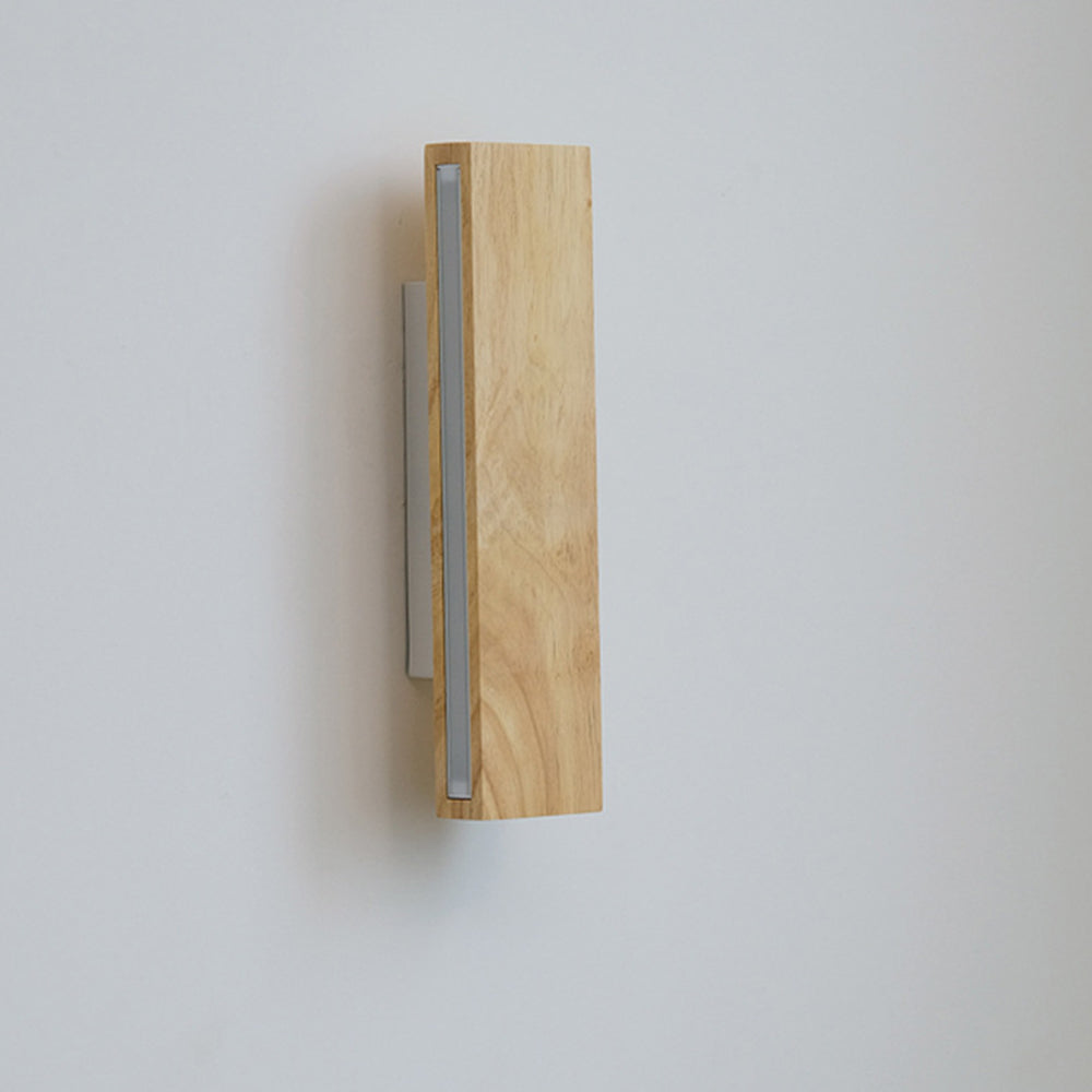 Vägglampa med roterbar trä-LED-design