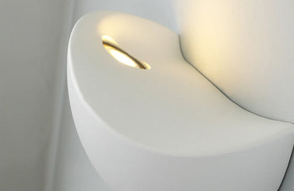 Minimalistisk halvcirkelformad LED-vägglampa i aluminium