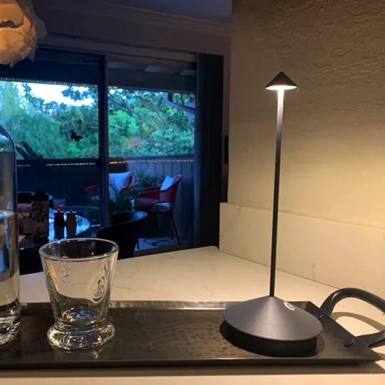 ZenLume - Minimalistisk LED Bordslampa | Vattentålig och Dimbara Trådlös Belysning